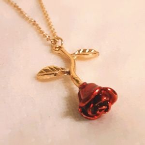 Dainty Red & Gold Rose Necklace NWOT last chance!❤